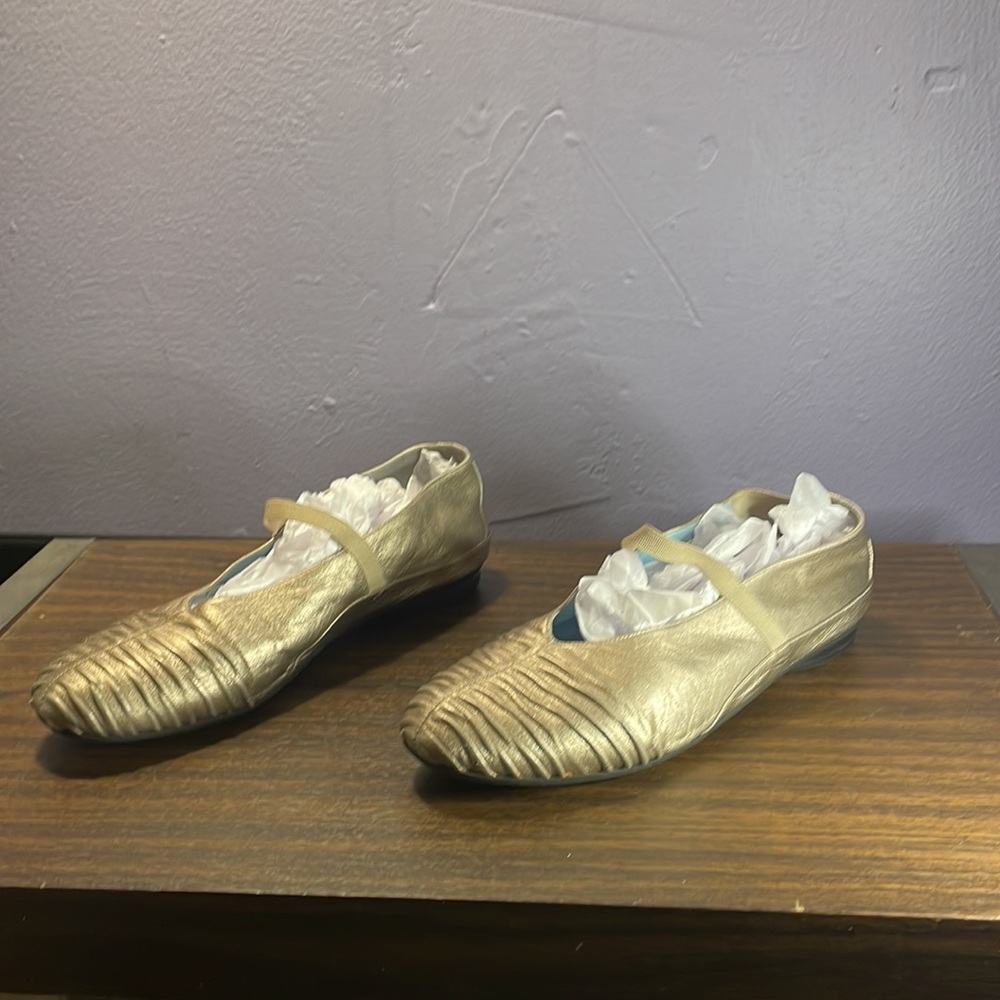 New w/o Tags Theirry Rabotin Metallic Gold Ballerina Flats - Picture 6 of 6